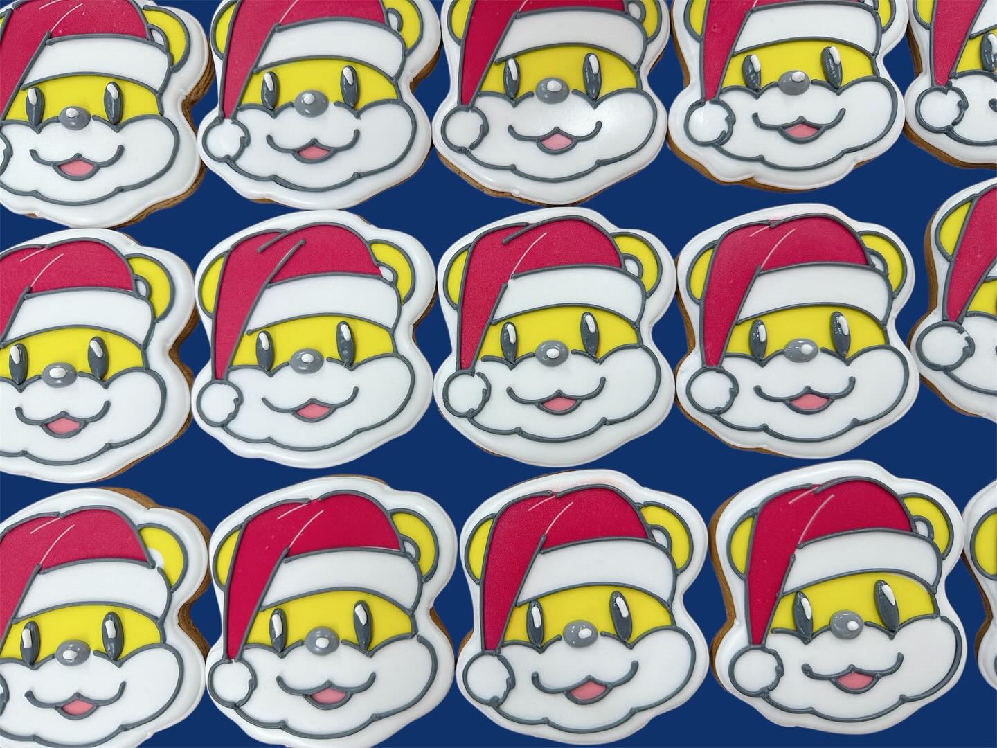 宇都宮ブレックス　クリスマス限定グッズ
サンタブレッキーオリジナルクッキー
今年もお作りさせていただきました
いつもよりビッグサイズになっちゃった！
これもインパクト大！で喜んでもらえたかな？
毎年ありがとうございます