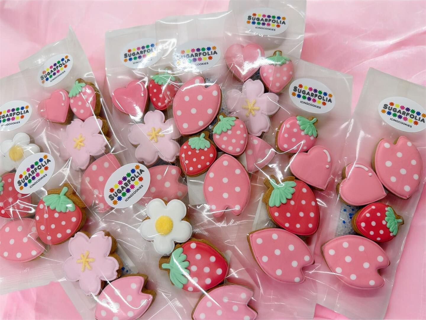 苺いちごイチゴ　たまに桜ハート🩷
春全開ですねっ
自販機入れたらすぐに売り切れていくっっ
そーゆーことならもっと作りますね