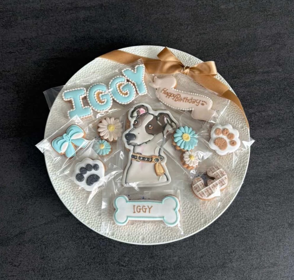 とってもオシャレなワンちゃんのバースデークッキー
お作りさせていただきました
いつもありがとうございます♪
