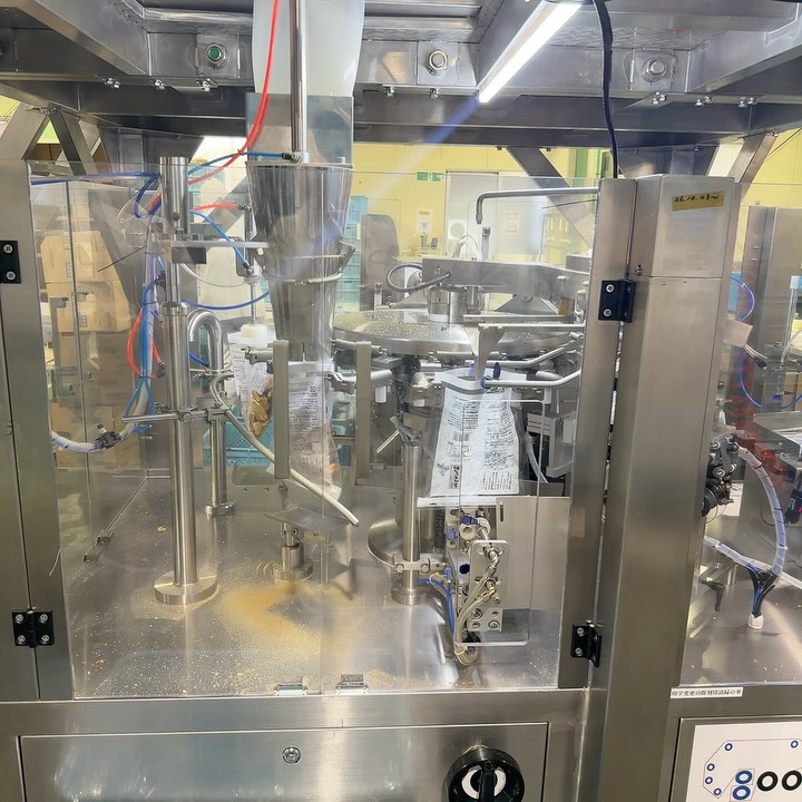 あの！木村のかきもちで有名な
株式会社木村　製造工場見学をさせていただきました
@kimuranokakimochi_official 
@kakimo_beika 

品質管理・衛生管理をはじめ、HACCPの取り入れ方、JFS規格取得へ向けた取り組みなど、実践的なお話をたくさんご教授いただき、大変学びの多い時間となりました。

さらに、ブランドづくりへのこだわり、製造ライン、動線設計、ゾーニングまで惜しみなく見学・ご説明いただき、ものづくりに対する真摯な姿勢に深く感銘を受けました。

株式会社 木村 
木村社長、浅山常務、誠にありがとうございました。
本日学ばせていただいたことを、
自社の今後にしっかり活かしてまいります。