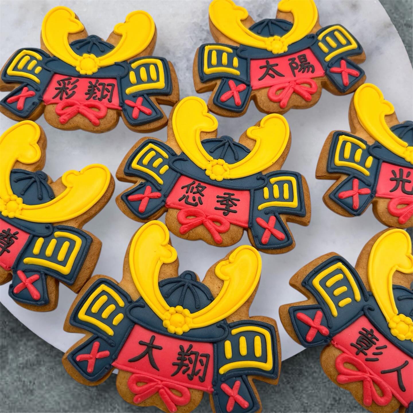 特大かぶと　名入れオーダーも続々といただいております！
ありがとうございます
まだまだ受付中ですよ〜！！
プレゼントに、内祝いにもおすすめ！