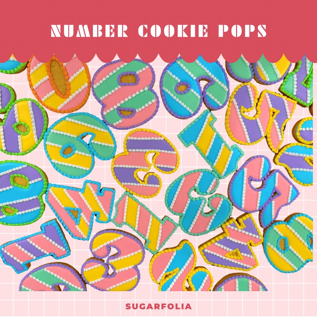 新作ナンバーポップス
NEW ITEM｜NUMBER COOKIE POPS 

「いくつになったの？」を、かわいく残そう！

SUGARFOLIAから新作
ナンバーポップスが登場です

存在感たっぷりの、特大サイズの数字アイシングクッキー

1歳、3歳、10歳……
毎年迎えるお誕生日だけれど、
その数字でお祝いできるのは、一生に一度だけ！

手に持って、記念写真を撮ったり📸
バースデーケーキと一緒に飾ったり

お誕生日の「今」を残すアイテムとしておすすめです。

そしてSUGARFOLIAおすすめは、
クッキーブーケにナンバーポップスをプラス

年齢の数字に、
お名前や好きなモチーフ、メッセージを組み合わせれば、

その人だけの
オリジナルバースデーギフトに。

写真を撮って、飾って、
最後はおいしく食べる。

その日の思い出まで一緒に贈れる、
SUGARFOLIAらしいバースデークッキーです

今年のお誕生日を、数字で残そう。

NUMBER COOKIE POPS
店頭・オーダーにてご相談ください